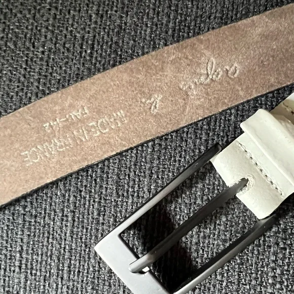Agnes B Men's Cream Leather Belt. NWOT